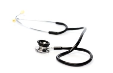 Beyaz arkaplanda steteskop