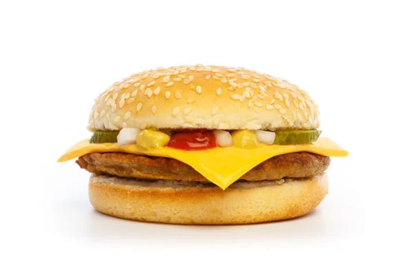Гамбургер с сыром, огурцами, луком и соусом Лицензионные Стоковые Изображения