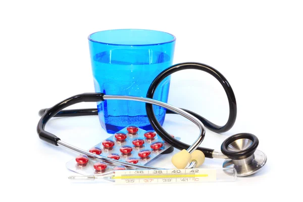 Productos sanitarios, medicamentos y agua — Foto de Stock