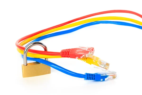 Безопасные сетевые кабели с замком — стоковое фото