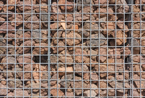 Gabion duvar lav taşları ile dolu