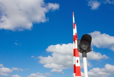 bariyer ve trafik ışık köprüsü