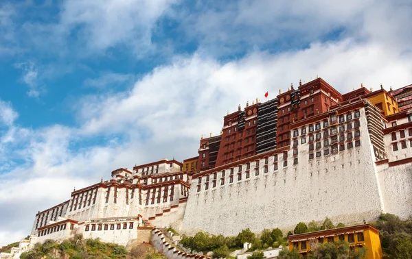 El palacio de Potala en el sol de la mañana —  Fotos de Stock