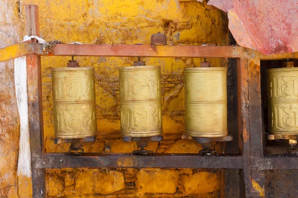 Buddhistische Gebetsmühlen in Lhasa, Tibet — Stockfoto