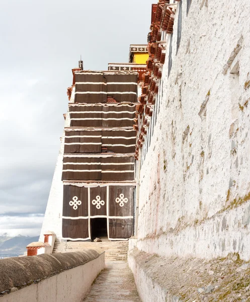 Side entrance into Potala palaca — Stock Photo, Image