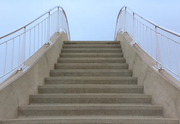 Pasos concretos hacia el cielo — Foto de Stock