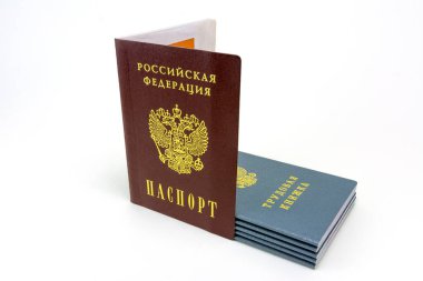 Rus belgeleri. Rus pasaportu. Çalışma kitabı, iş kayıtları, iş tecrübelerini kaydetmek için bir belge. Çeviri Çalışma Kitabı, Rusya Federasyonu Pasaportu