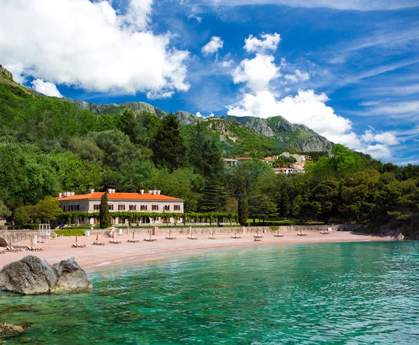 Karadağ, tatil beldesi