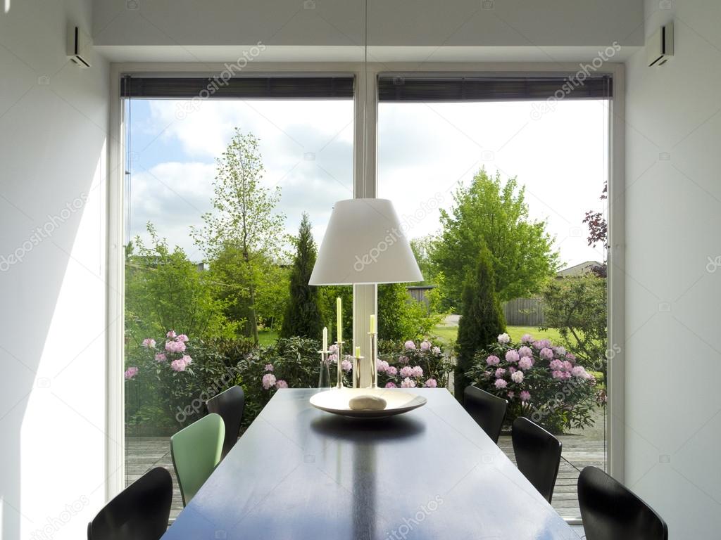 Dining room with a view to the garden
