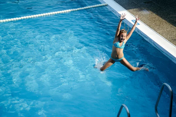 Girly pooljump — Stock Photo, Image