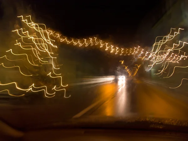 Mötande trafik på natten — Stockfoto
