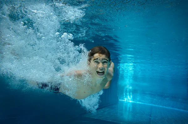 Dive in pool — Stock Photo, Image