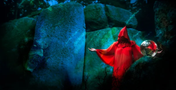 Bruxa vermelha na noite de Walpurgis — Fotografia de Stock