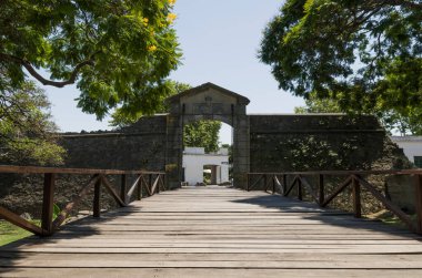 Uruguay 'daki Colonia del Sacramento Kalesi Puerta de la Ciudadela (Kalenin Kapısı)