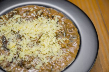 Etli ve peynirli leziz funghi risotto..