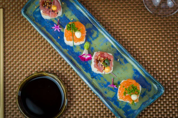 Delicious Premium Salmon Tuna Oshizushi Sushi Batera Sushi Decorated Handmade — Stock Photo, Image
