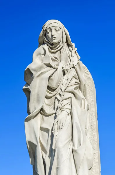 Santa Catarina de Siena contra o fundo do céu — Fotografia de Stock