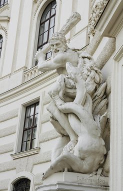 hydra mücadele Herkül heykeli