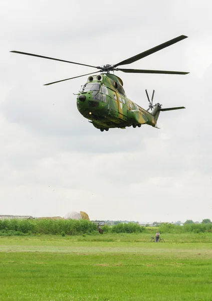 Romanian medevac helicopter blowing the grass — Stock Photo, Image