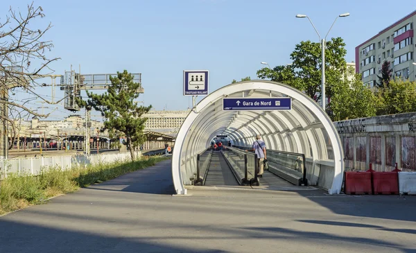 Moving walkway near railway station — Stock Photo, Image