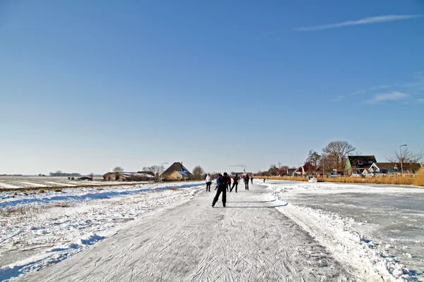 Skridskoåkning på landsbygden från Nederländerna — Stockfoto