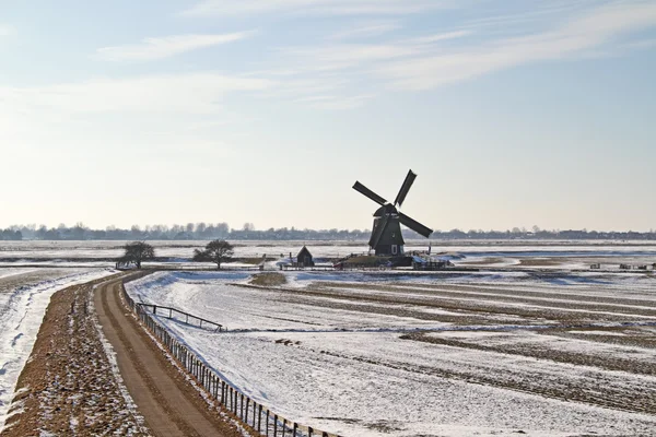 Traditional windmill in the countryside from Netherlands — Stock Photo, Image