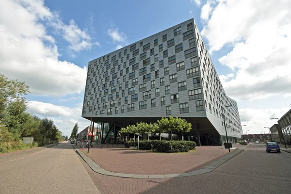 Edifício moderno em Amsterdã Holanda — Fotografia de Stock