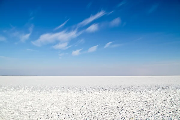 Ghiaccio e neve sull'IJsselmeer nei Paesi Bassi — Foto Stock