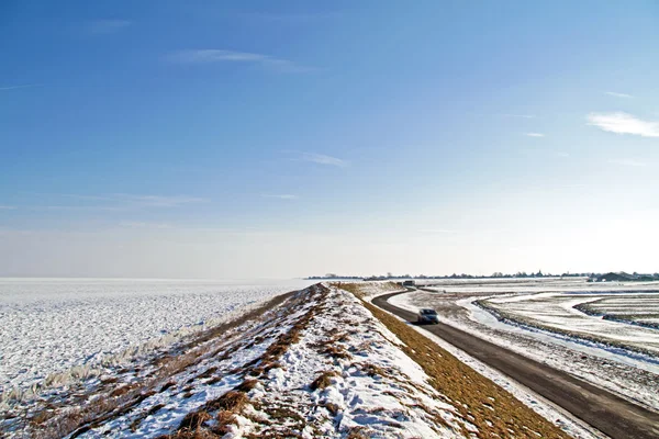 Ijs en sneeuw in de winter in Nederland — Stockfoto