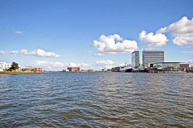 amsterdam Hollanda'da limandan