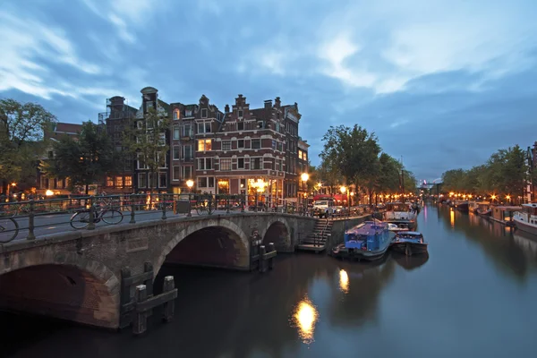 Ámsterdam de noche en los Países Bajos —  Fotos de Stock