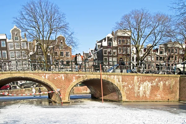 Inverno em Amsterdã Holanda com o Westerkerk — Fotografia de Stock
