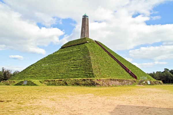 Piramida z austerlitz zbudowany w 1804 roku w Holandii — Zdjęcie stockowe
