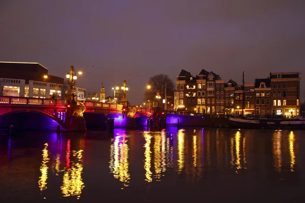 A kék Amszterdam festői város híd a Netherlan — Stock Fotó