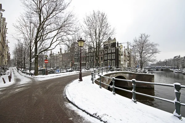 Amsterdam innevata nei Paesi Bassi — Foto Stock