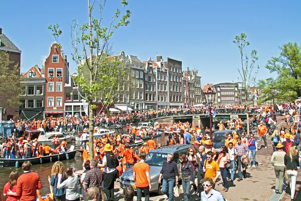 AdMSTERDAM - 30 DE ABRIL: Celebração de Queensday em 30 de abril de 201 — Fotografia de Stock