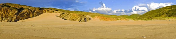 Скалы и песчаные дюны в долине Фигейрас в Португалии — стоковое фото