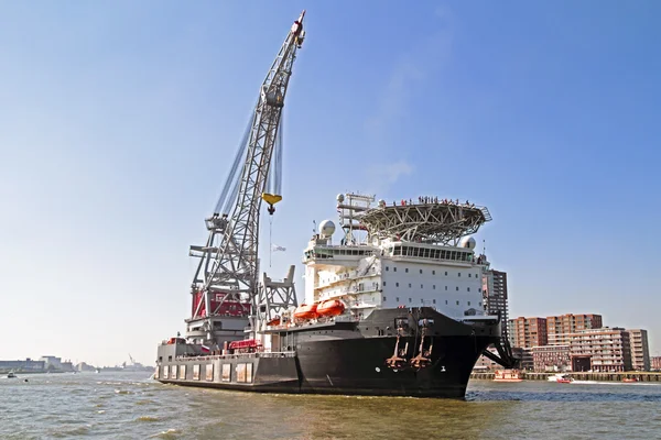 Rotterdam, Nizozemsko - září 09: načítání kontejnerová loď — Stock fotografie