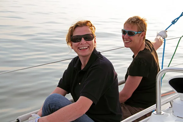 Glückliches Segeln auf dem Ijsselmeer in den Niederlanden — Stockfoto
