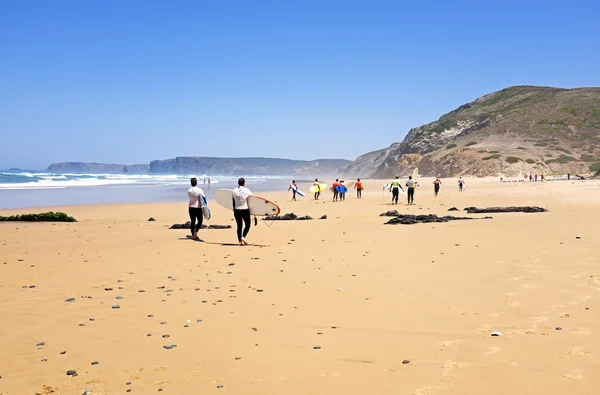 Surfer am Strand in Portugal — Stockfoto