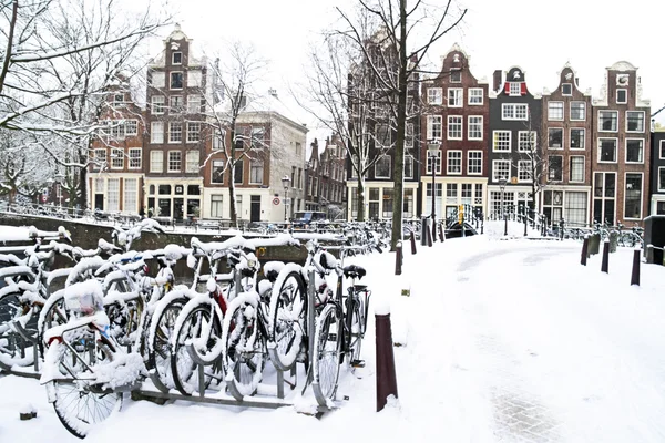 Snöiga Amsterdam i Nederländerna — Stockfoto