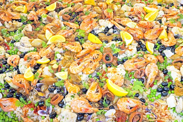 Paella, tipik İspanyol yemeği — Stok fotoğraf