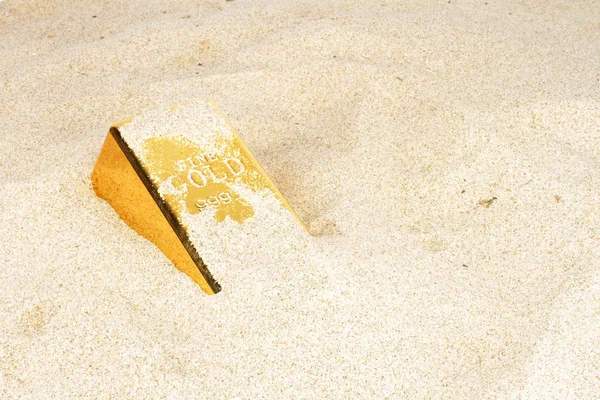Goldbar na areia — Fotografia de Stock