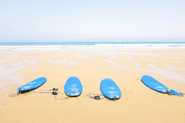 Pranchas de surf na praia — Fotografia de Stock