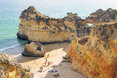 praia tres irmaos Portekiz'de doğal kayalar
