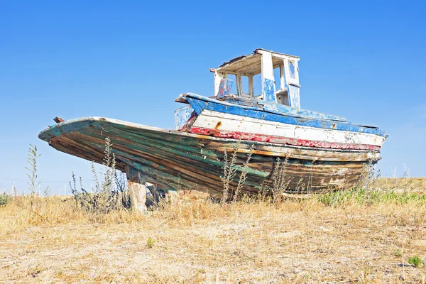 Antiguo barco de pescadores en Portugal — Foto de Stock