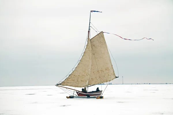 Navegación en hielo en el Gouwzee en los Países Bajos —  Fotos de Stock
