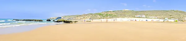Panoramiczne widoki na praia monte clerigo w algarve, Portugalia — Zdjęcie stockowe