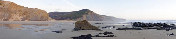 Tourism at praia Vale Figueiras in Portugal — Stock Photo, Image