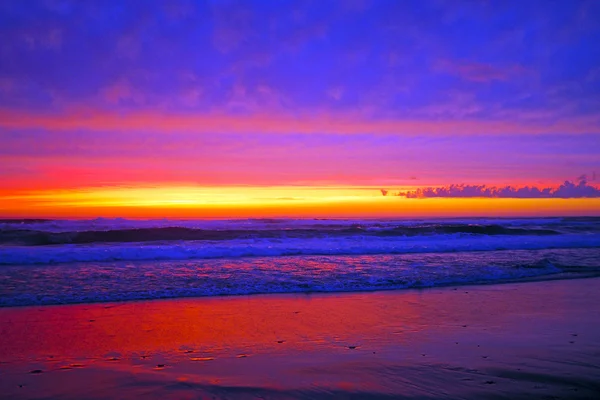 Pôr-do-sol incrível na costa oeste de Portuga — Fotografia de Stock